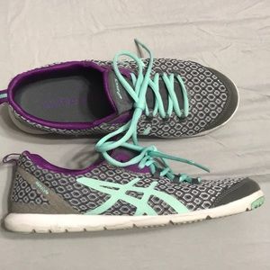 ASICS tennis shoes size 7.5